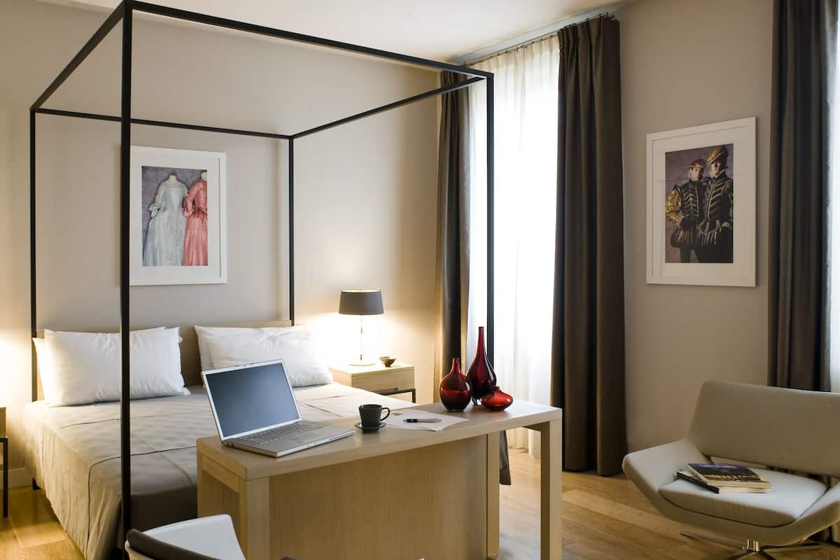 Literie de qualité supérieure, décoration personnalisée, bureau