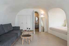 Suite Junior, idromassaggio (Sunset View) | Biancheria da letto di alta qualità, copriletto in piuma