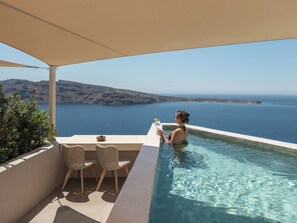 Exclusive Suite (with Plunge Pool & Sunset view) | Premium bedding, down comforters, pillowtop beds, minibar - Art Maisons Oia Castle (Santorini)