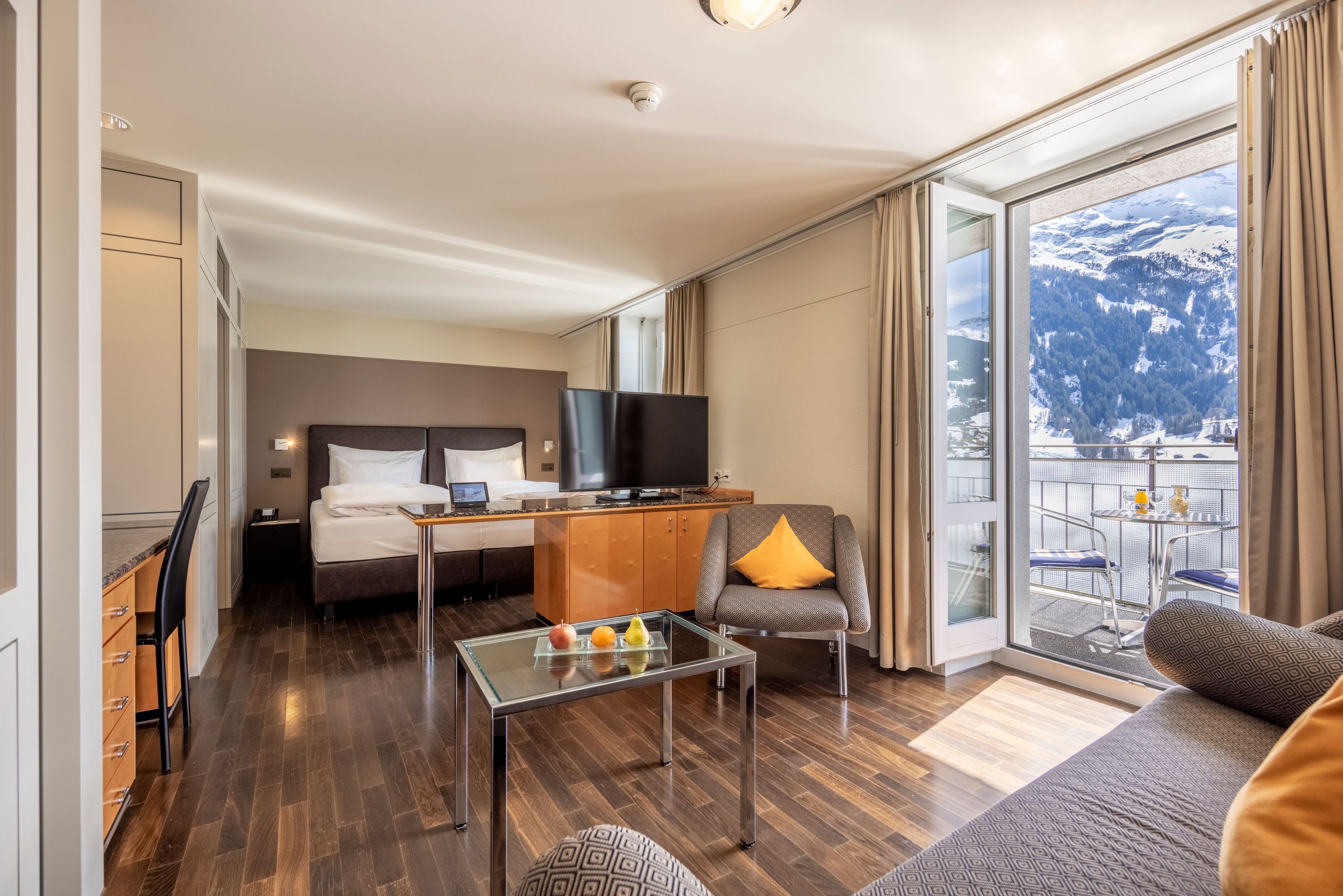 deluxe - double - or twin room, balcony, mountainview (eiger), air condition | hypo-allergenic bedding, minibar, in-room safe, desk