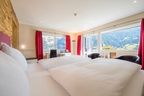 Classic - Chambre Double ou - avec 2 lits, Balcon, Vue sur la montagne (Eiger), Climatisation | Literie hypoallergénique, minibar, coffres-forts dans les chambres