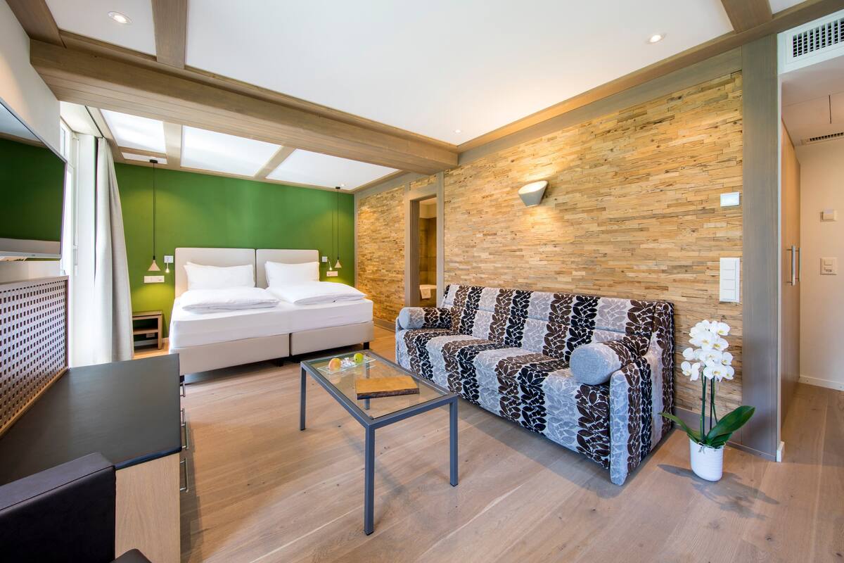 Quarto casal ou duplo luxo, sacada, vista para a montanha (Eiger) | Roupas de cama antialérgicas, frigobar, cofres nos quartos, escrivaninha