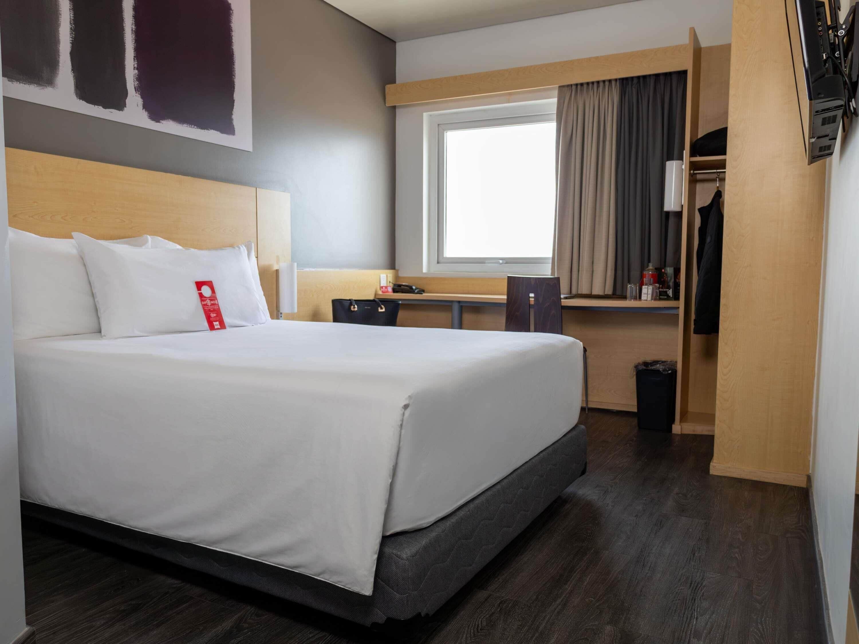 Standard Double Room, 1 Double Bed | In-room safe, desk, soundproofing, iron/ironing board (on request)