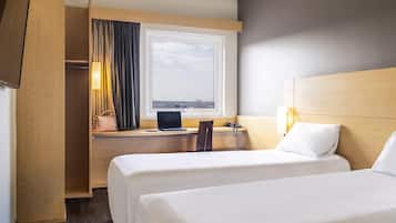 Een kluis op de kamer, een bureau, geluiddichte muren