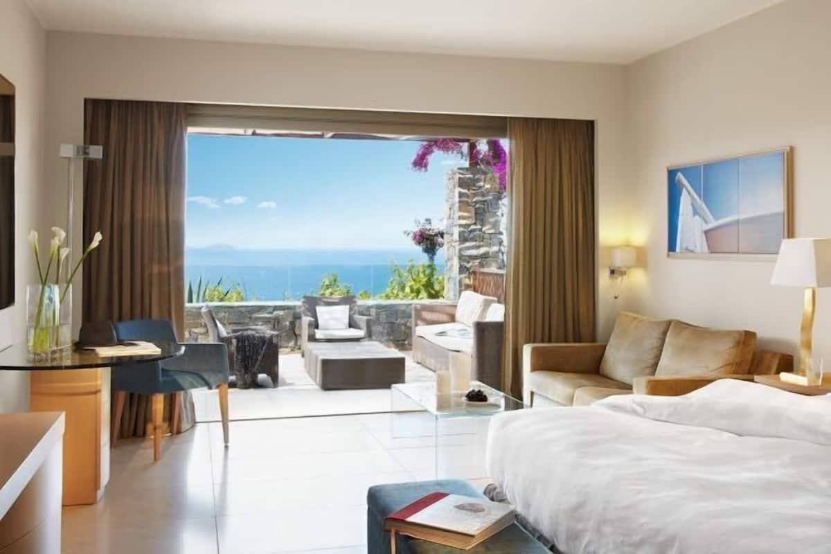 1 bedroom, Egyptian cotton sheets, premium bedding, pillowtop beds