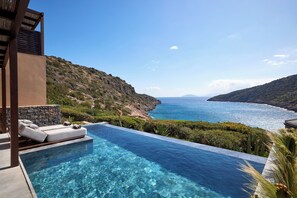 A infinity pool with a clear view of the coastline and hills. - Daios Cove (Agios Nikolaos)