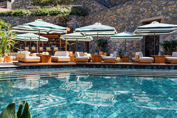 Poolside bar