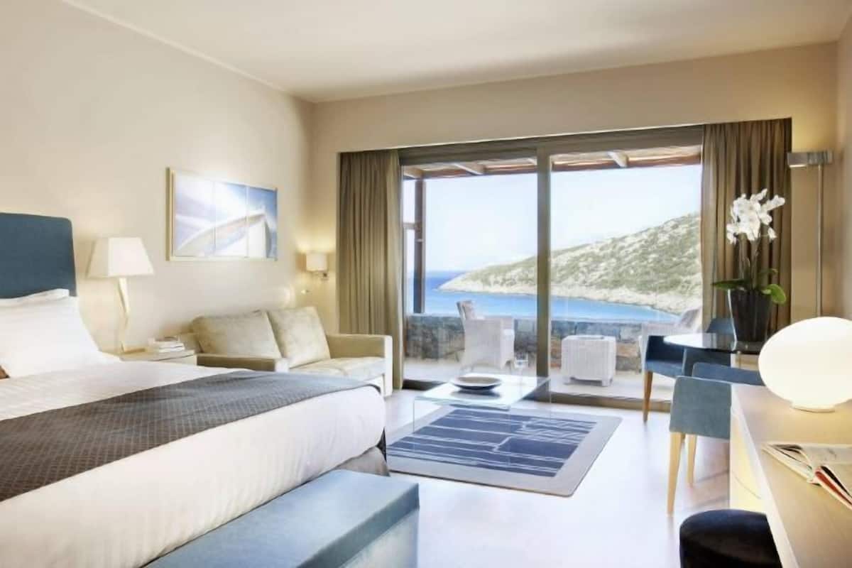 1 bedroom, Egyptian cotton sheets, premium bedding, pillowtop beds