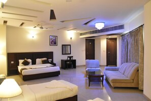 Ylelliset vuodevaatteet, tallelokero huoneessa