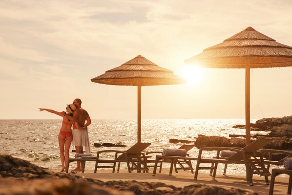 Free beach shuttle, sun loungers, beach umbrellas, beach towels