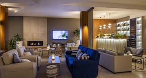 Lobby lounge, ocean view, open daily - Valamar Riviera Hotel & Residence (Porec)