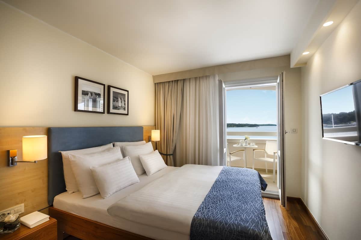 Superior Room for 2 Seaview - Hotel | 1 bedroom, in-room safe, desk, iron/ironing board