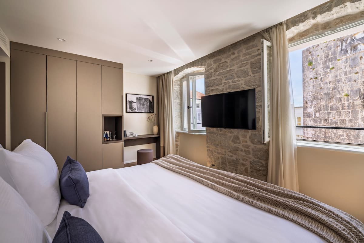 Room for 2+2 Old town view - Villa Ulixes | 1 bedroom, in-room safe, desk, iron/ironing board