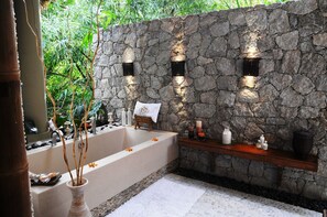 Free toiletries, hair dryer, bathrobes, slippers - Le Domaine de L'Orangeraie (La Digue)
