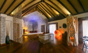 Presidential Villa | Zona de estar | Una televisión de plasma
