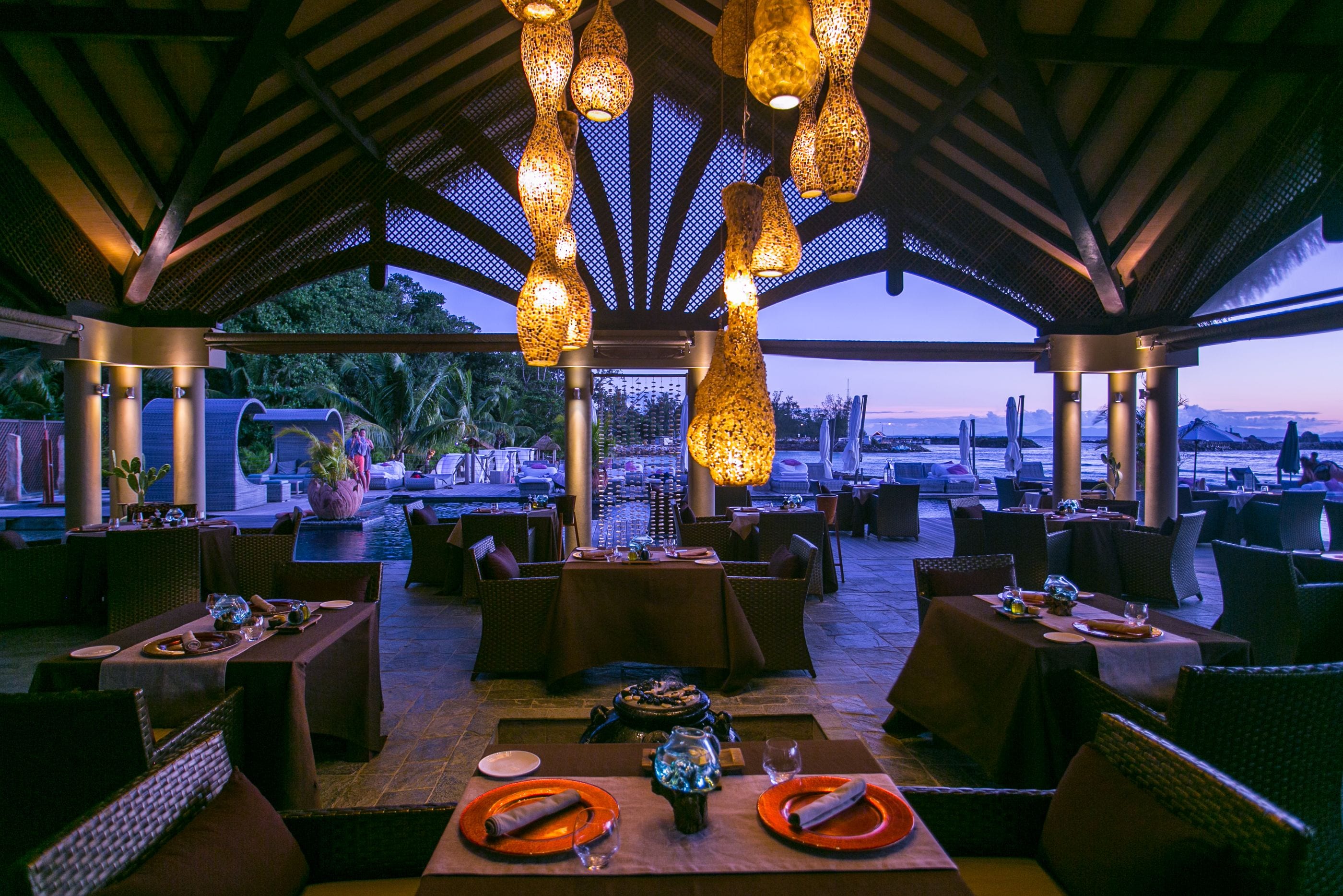 2 restaurants, breakfast, lunch, dinner served; fusion cuisine