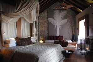 Minibar, in-room safe, desk, blackout curtains - Le Domaine de L'Orangeraie (La Digue)