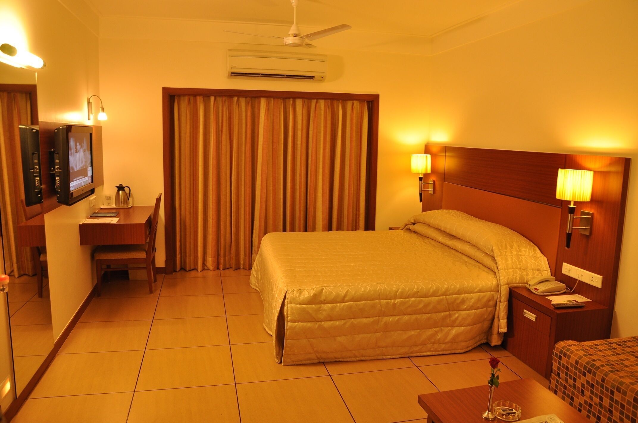 Premium bedding, in-room safe, individually decorated