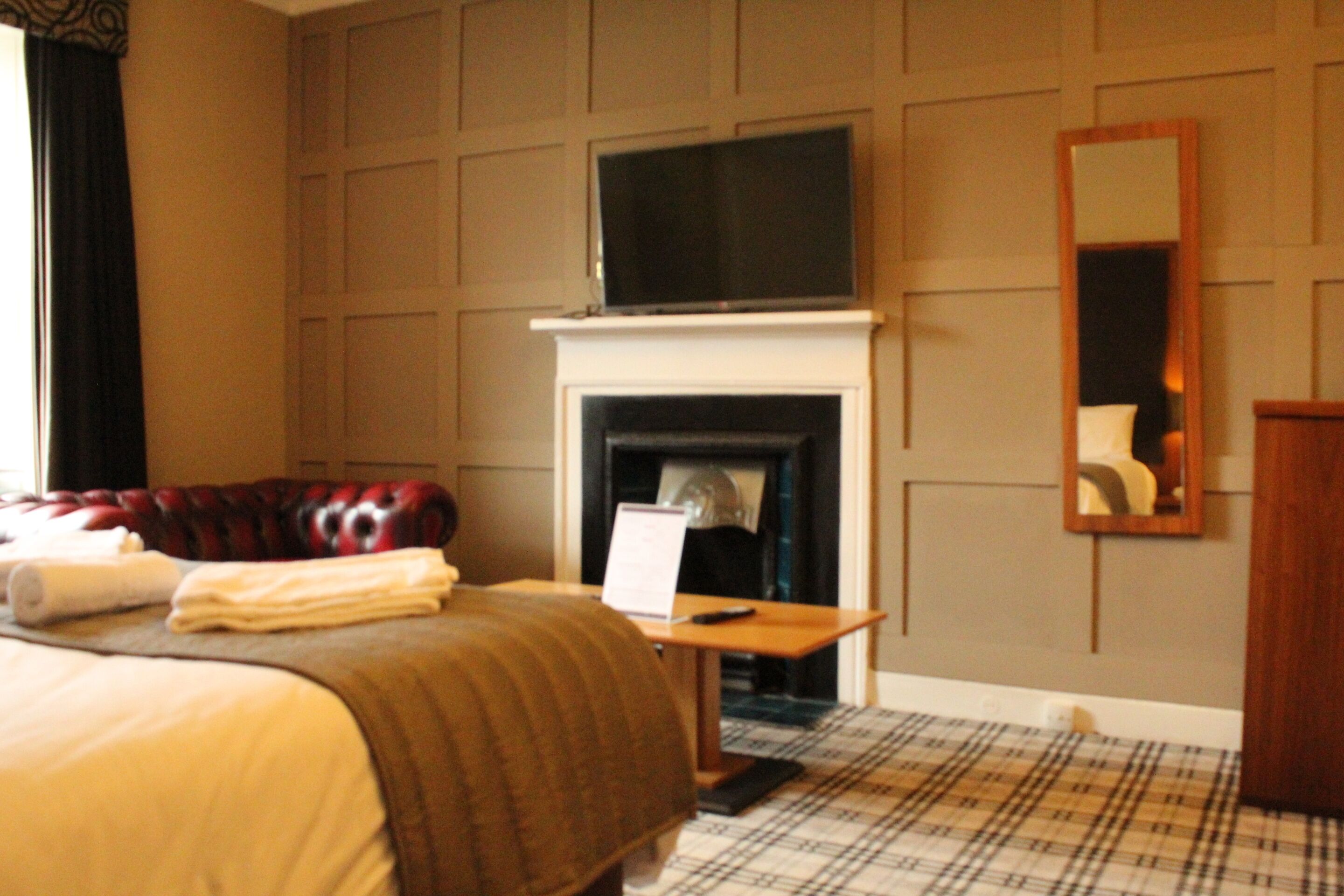 double room, ensuite (with corner bath/shower)