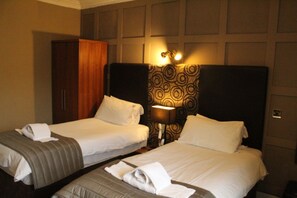 Suite, mit Bad (Bath/Shower)