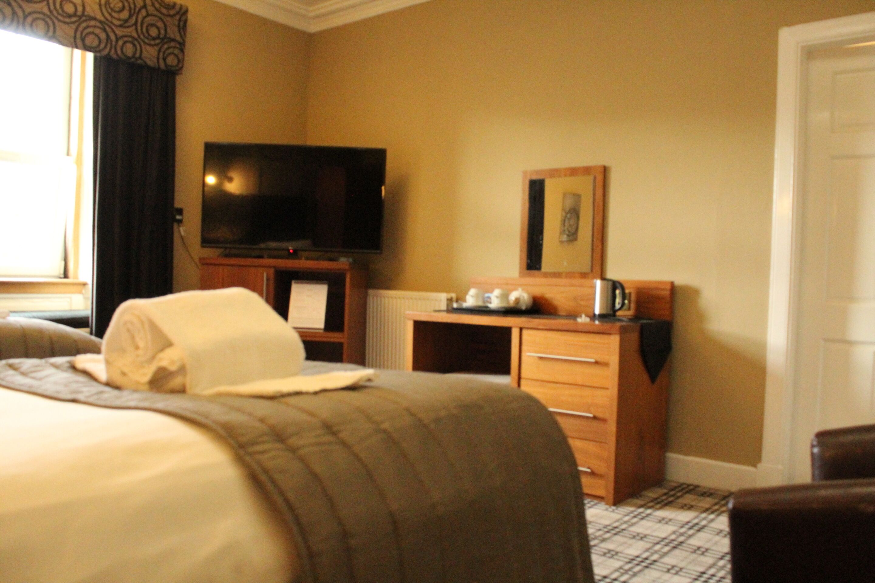 suite, ensuite (bath/shower)