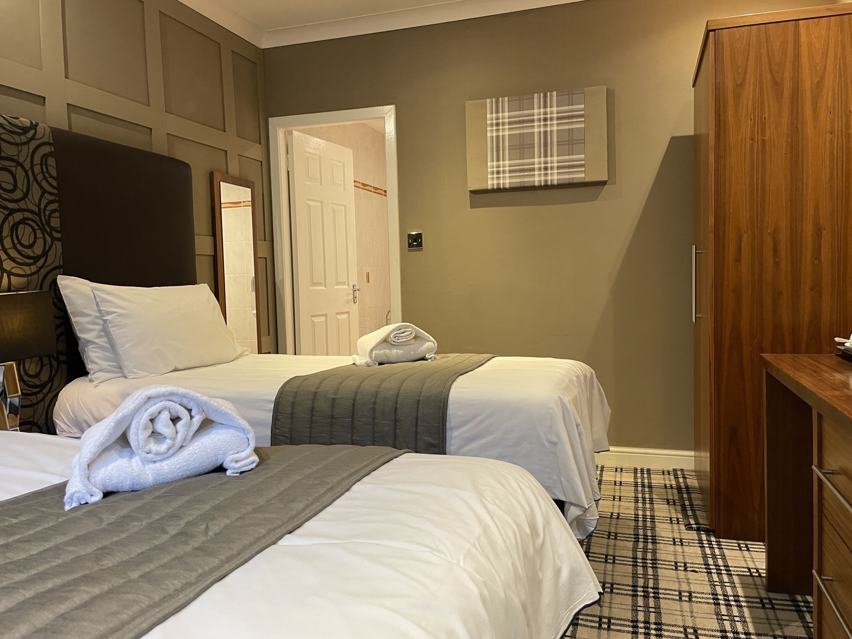 twin room, ensuite (bath/shower)