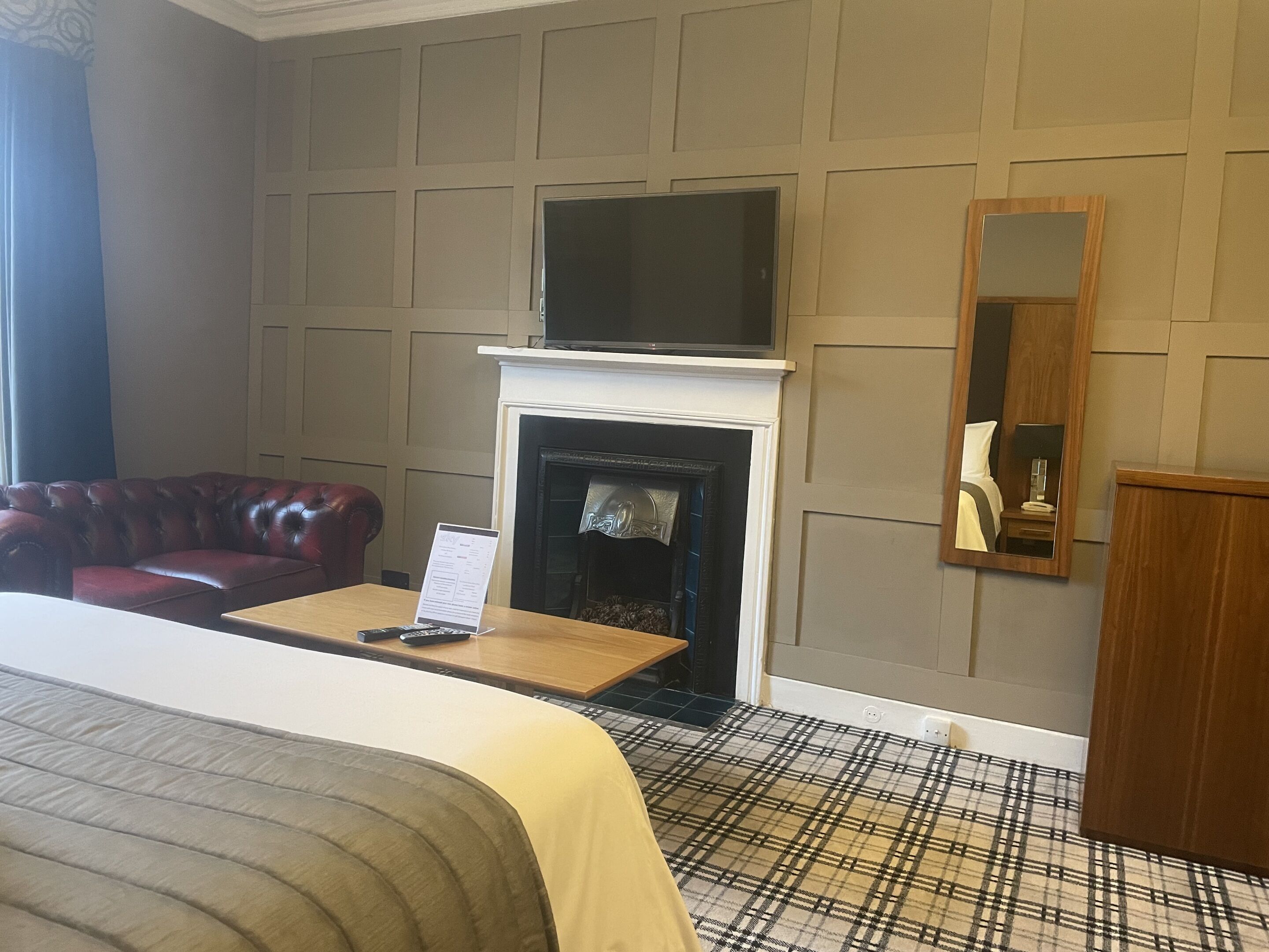 double room, ensuite (with corner bath/shower)