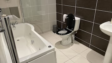 Phòng đôi, có phòng tắm riêng (Bath/Shower) | Phòng tắm