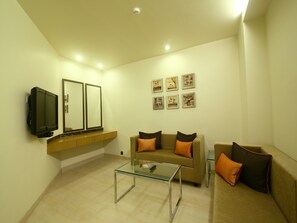 Premium Suite, 1 King Bed | Living area | TV
