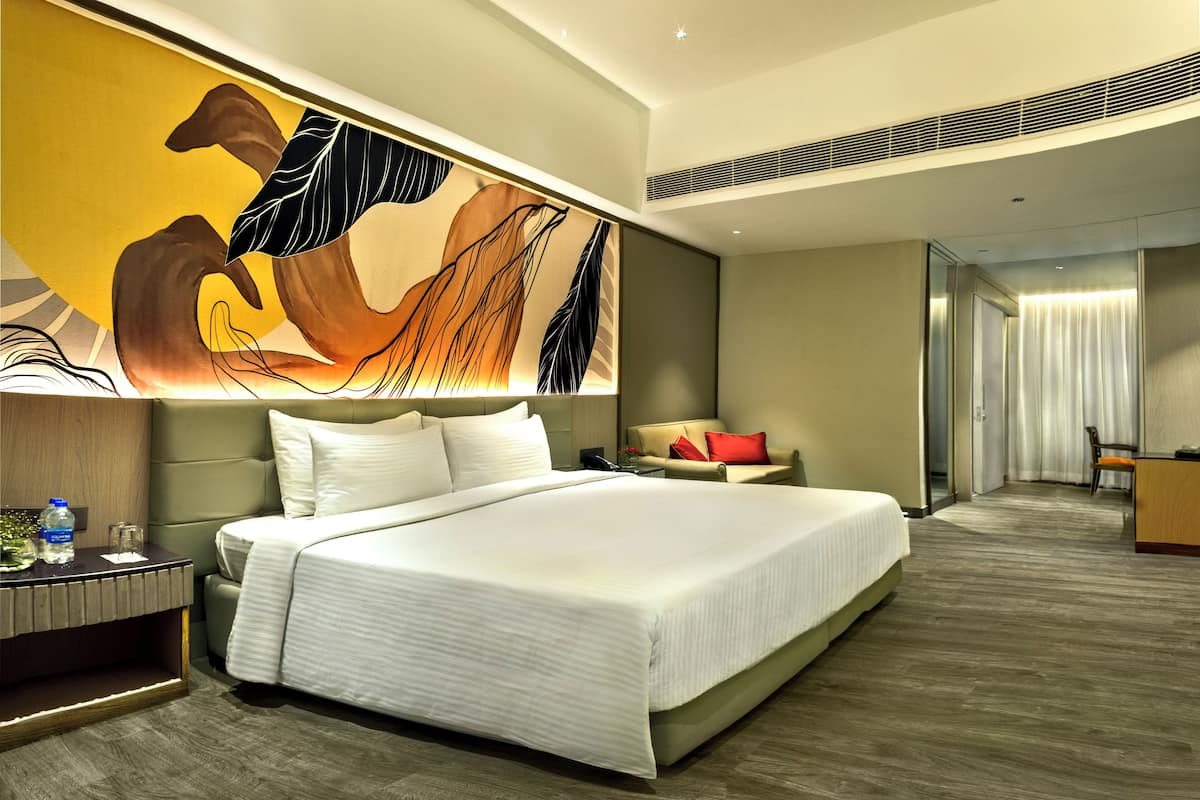 Premium bedding, minibar, in-room safe, desk