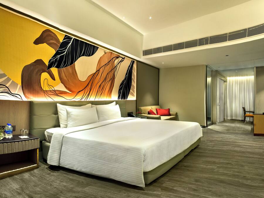 Premium bedding, minibar, in-room safe, desk