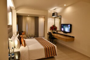 Premium Room, 1 King Bed, City View | 1 bedroom, premium bedding, minibar, in-room safe