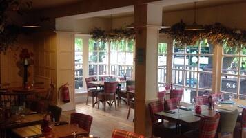 Breakfast, lunch, dinner served; British cuisine, alfresco dining