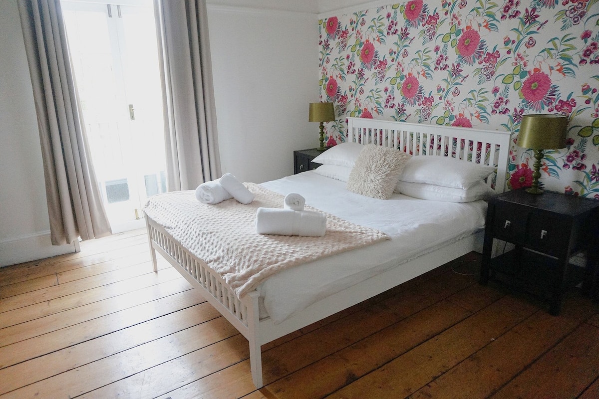 Quarto casal, vista para o rio (Elderflower) | Roupas de cama premium, Wi-Fi de cortesia