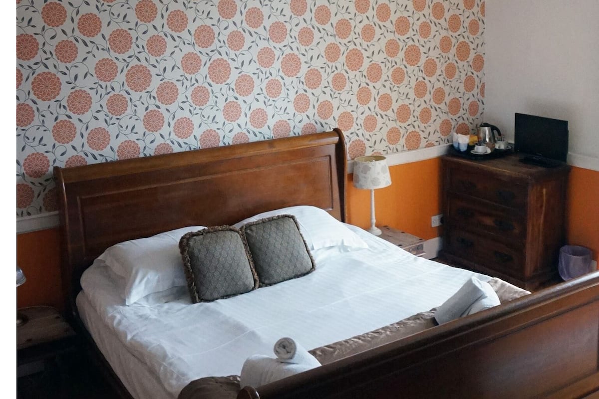 Quarto casal, vista para o rio (Honeysuckle) | Roupas de cama premium, Wi-Fi de cortesia