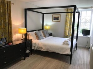 华丽双人房 (Sea View) | 埃及棉床单、办公桌、熨斗/熨  板、收费 WiFi