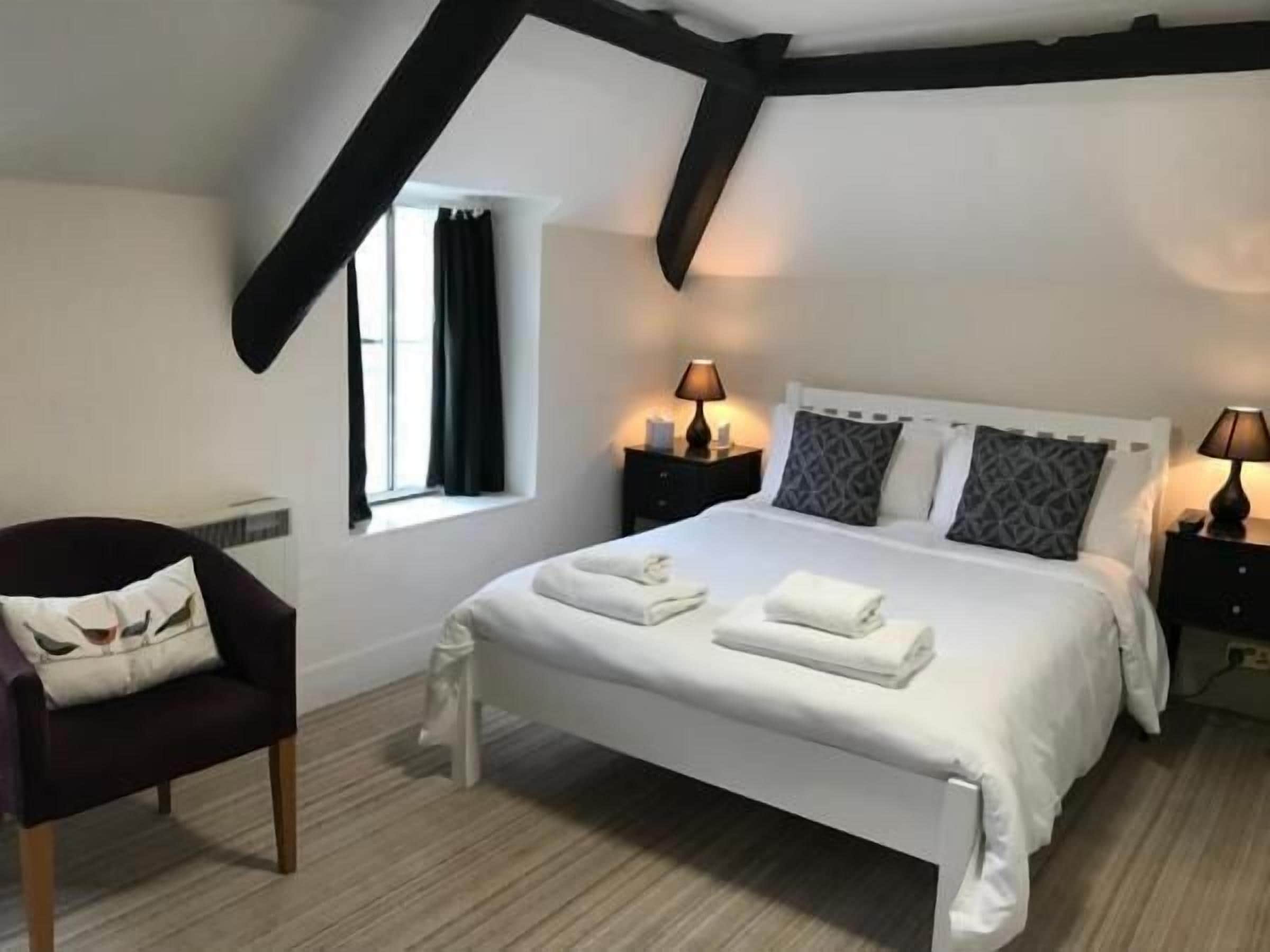 Double Room | Egyptian cotton sheets, desk, iron/ironing board, WiFi