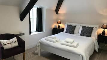 Double Room | Egyptian cotton sheets, desk, iron/ironing board, WiFi