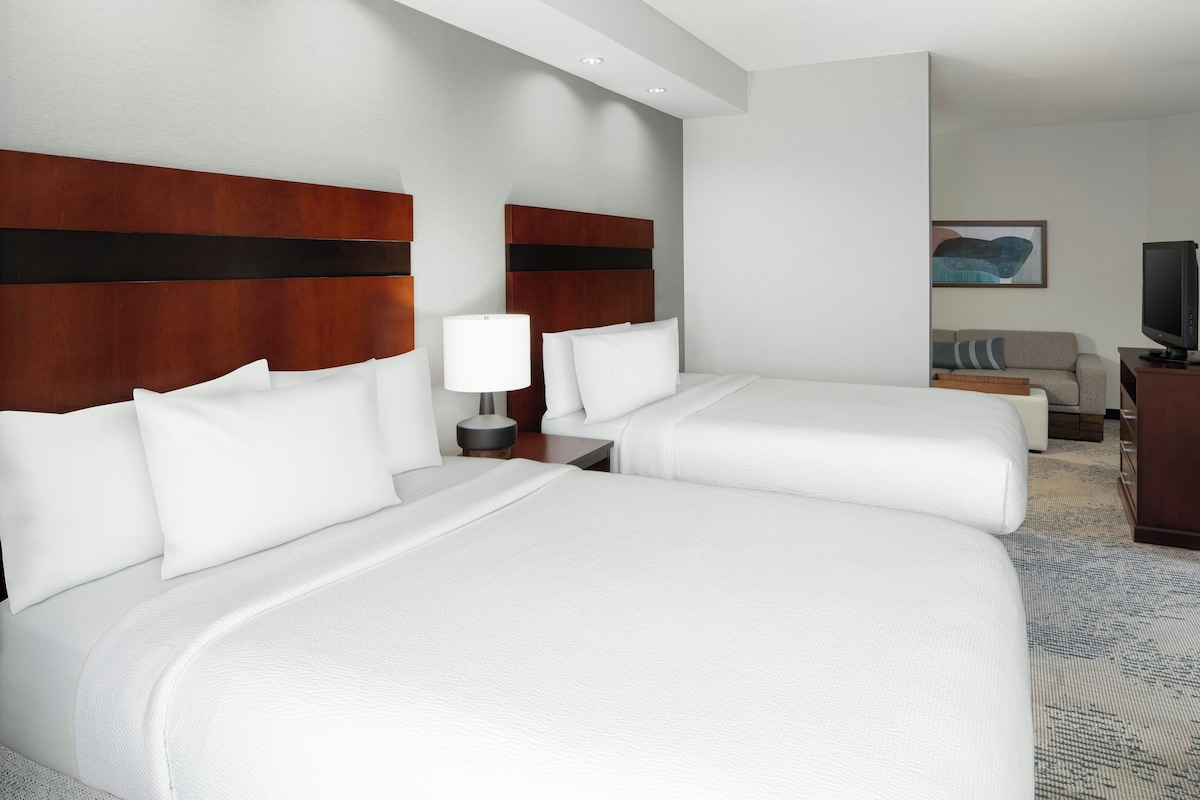 Premium bedding, desk, blackout drapes, iron/ironing board