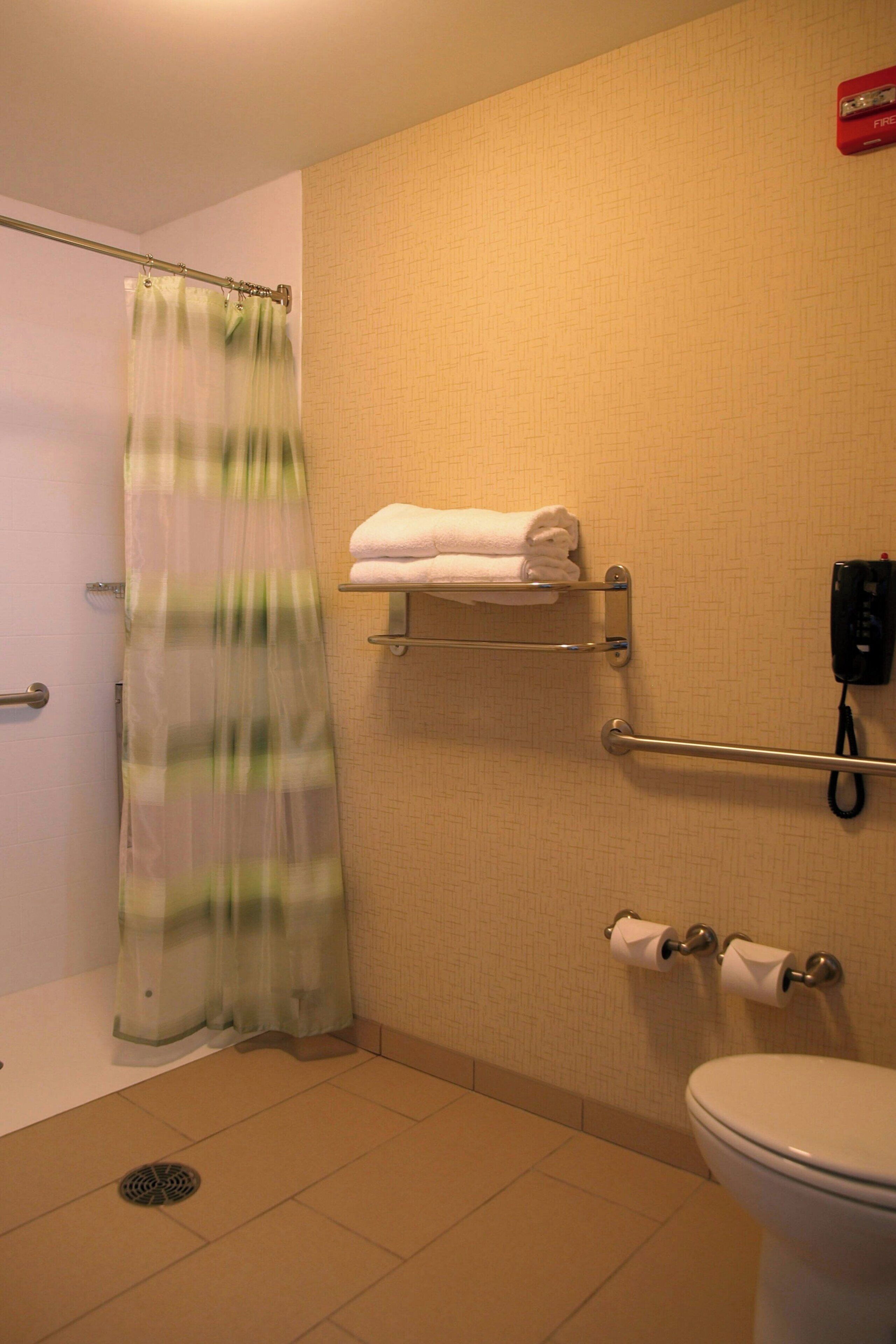 combined shower/bathtub, free toiletries, hair dryer, towels