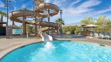 4 Außenpools, Cabañas (gegen Gebühr), Sonnenschirme