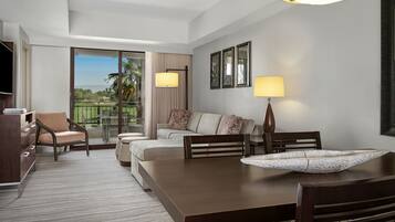 32-Zoll-LCD-Fernseher mit Kabelempfang, Fernseher, Tischfußball