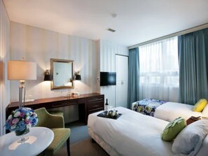 Down duvets, in-room safe, individually furnished, desk - Central Tourist Hotel (Seoul)