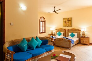 Family Suite | Living area | Smart TV - Castello Beach Hotel (Praslin Island)