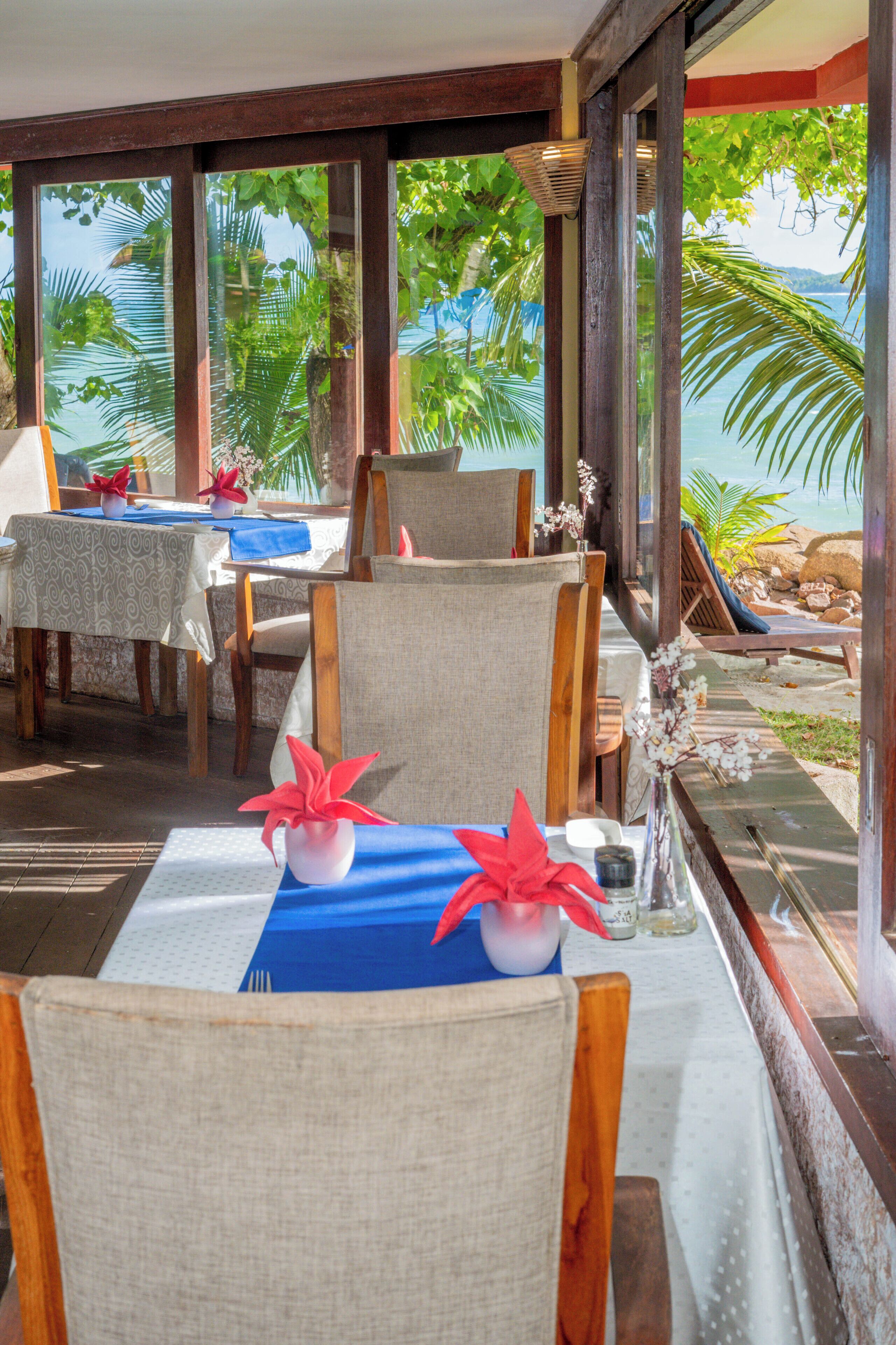 Breakfast and dinner served