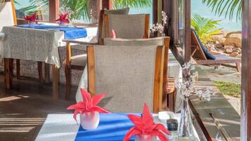 Breakfast and dinner served