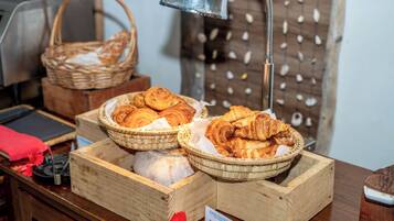 Esmorzar diari d'estil bufet gratuït