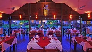 Poolside bar - Suites and Sweet Resort Angkor (Siem Reap)