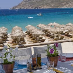 Ontbijt, serveert lunch, diner, Mediterrane gerechten, stranduitzicht