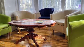 Traditionellt hus - eget badrum - utsikt mot staden (Victorian House) | Restauranger